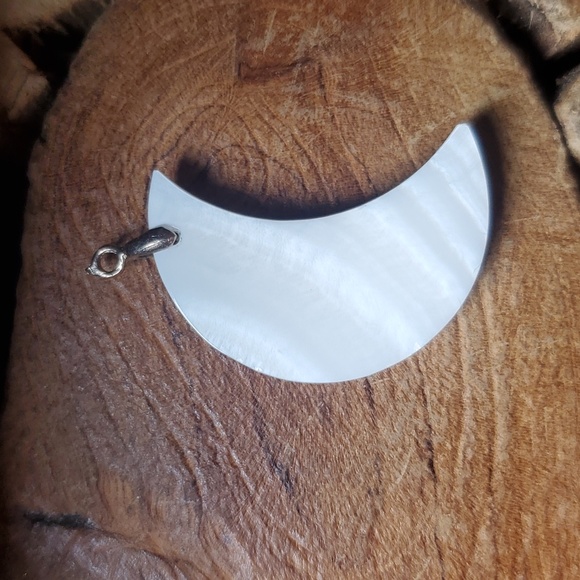 New Natural Abalone Shell Half-Moon Pendant. - Picture 5 of 14